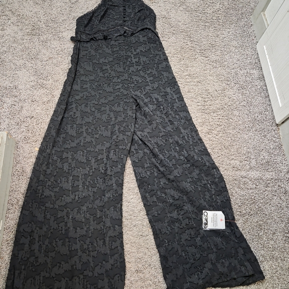 ASOS Chic Black Lace Halter Jumpsuit - Picture 5 of 11